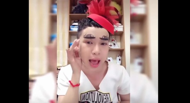 Dân mạng cười vỡ bụng với chàng trai "ký hoạ" lên... chân mày của chính mình ảnh 1