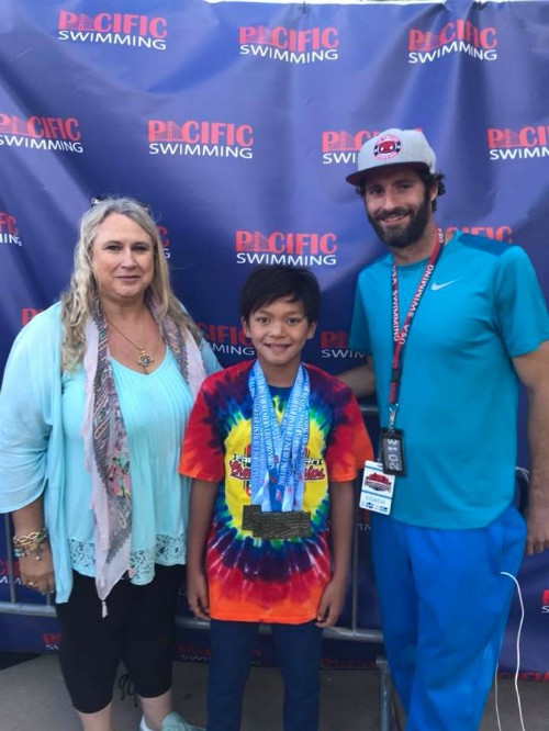 Chân dung cậu bé "siêu nhân" đánh bại kỷ lục của huyền thoại bơi lội Michael Phelps ảnh 2