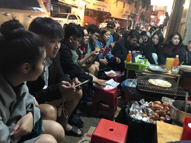Bánh tráng nướng "bà khùng" 20 năm ở Đà Lạt khiến người người mê tít ảnh 3