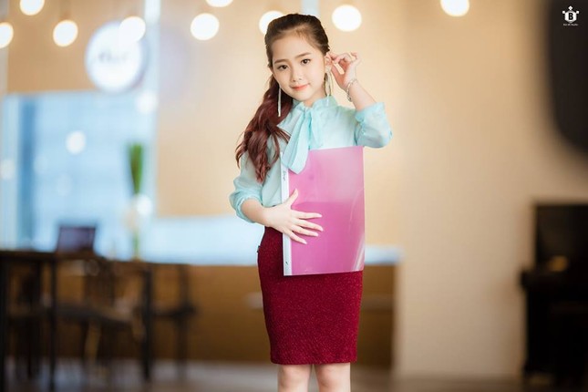 Bộ ảnh “Thư ký Kim sao thế” phiên bản nhí “đốn tim” dân mạng vì quá dễ thương ảnh 6