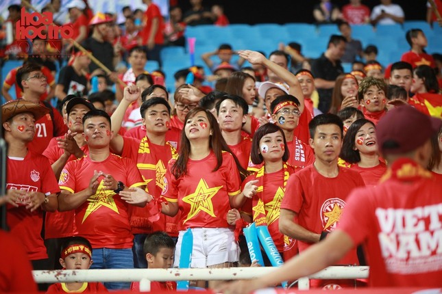 U23 Việt Nam - U23 Oman: Vỡ òa với "siêu phẩm" của Văn Hậu ở phút 89 ảnh 2