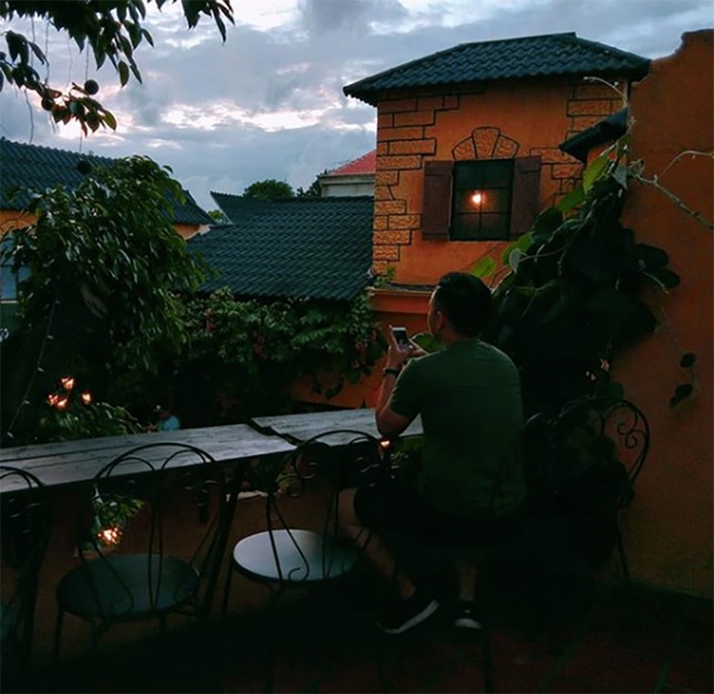 Xuất hiện "thiên đường sống ảo" cho bạn trẻ mê du lịch Châu Âu ngay gần Sài Gòn ảnh 9