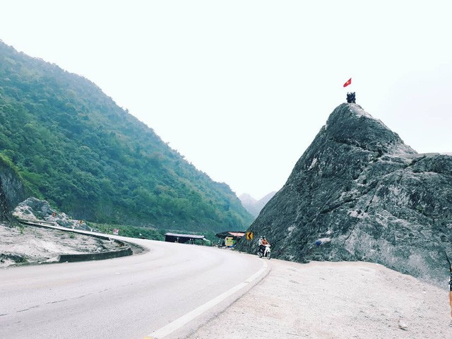 Ngọn đồi quanh năm phủ trắng đẹp như tiên cảnh ở Hòa Bình ảnh 1