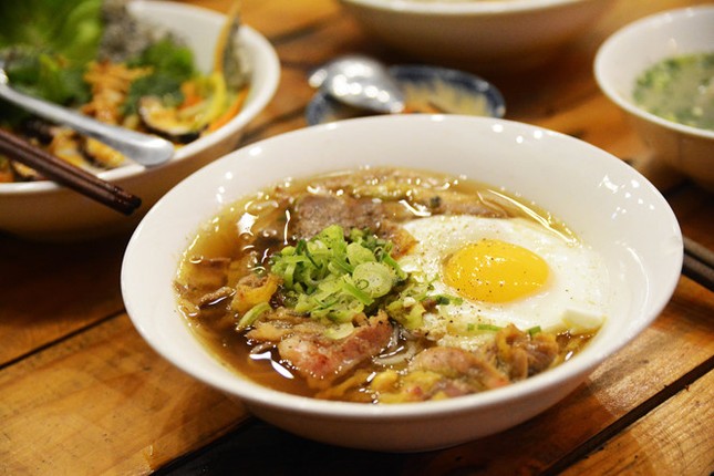 Bún quậy Phú Quốc ở Sài Gòn: Thực khách tự làm bún, pha nước chấm ảnh 8