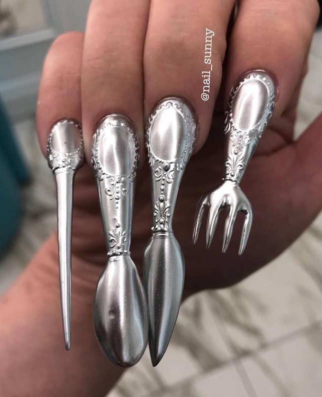 Cười “té ghế” với những mẫu nail “nghìn người có một” của hội chị em mê làm móng ảnh 7