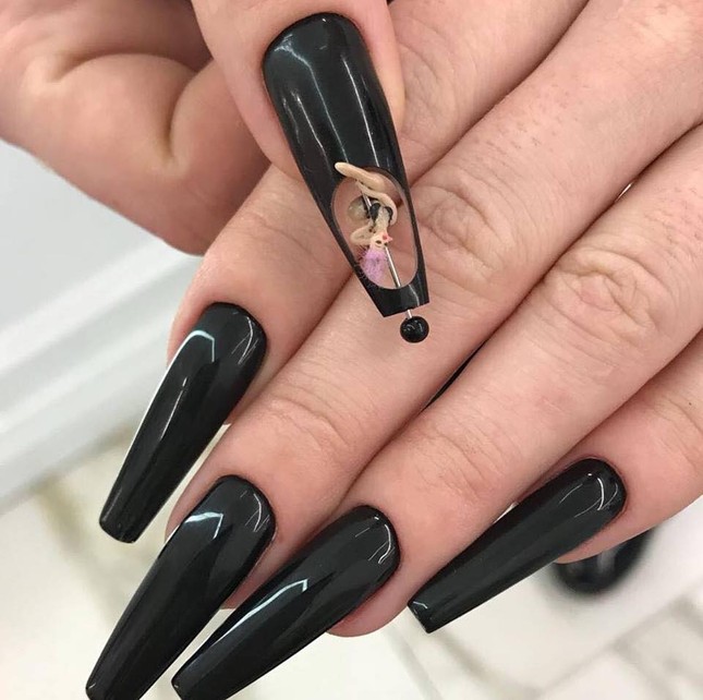 Cười “té ghế” với những mẫu nail “nghìn người có một” của hội chị em mê làm móng ảnh 4
