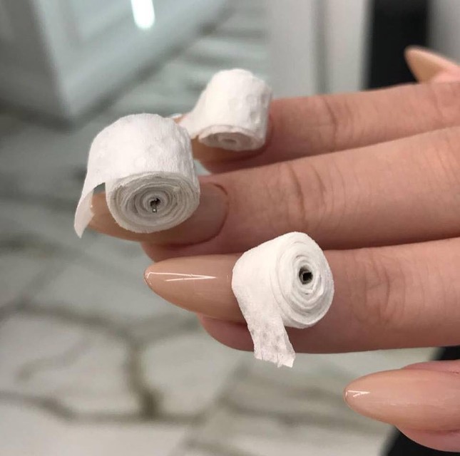 Cười “té ghế” với những mẫu nail “nghìn người có một” của hội chị em mê làm móng ảnh 1