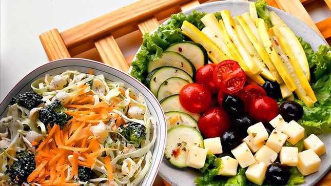 Tại sao bạn cảm thấy buồn ngủ sau khi ăn trưa? ảnh 5