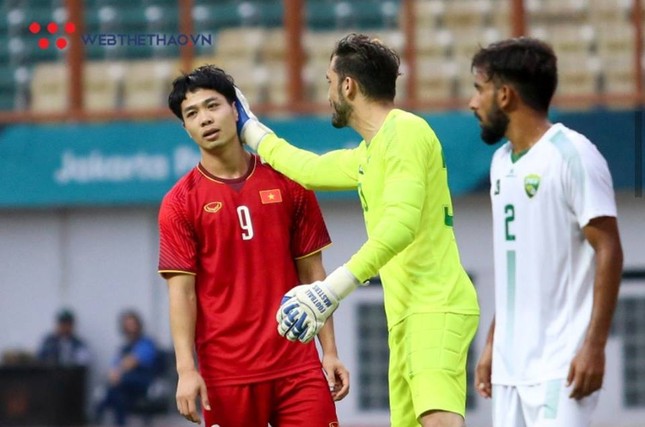 Tóc buộc đáng yêu lại siêu tốt bụng, thủ thành tuyển Pakistan khiến các fan nữ đổ rầm rầm ảnh 3