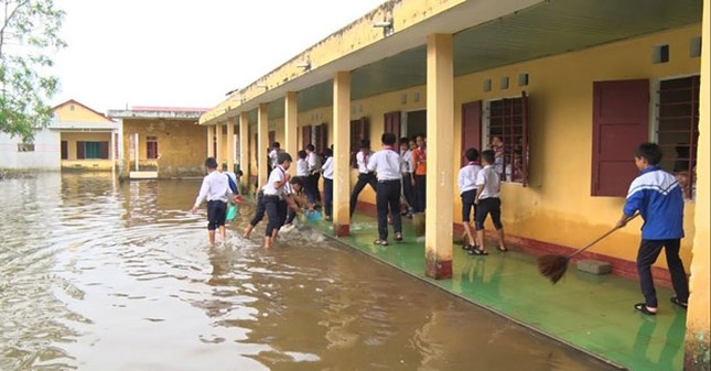 Cập nhật tình hình cơn bão số 4: Học sinh Hà Nội có thể được nghỉ học ảnh 2