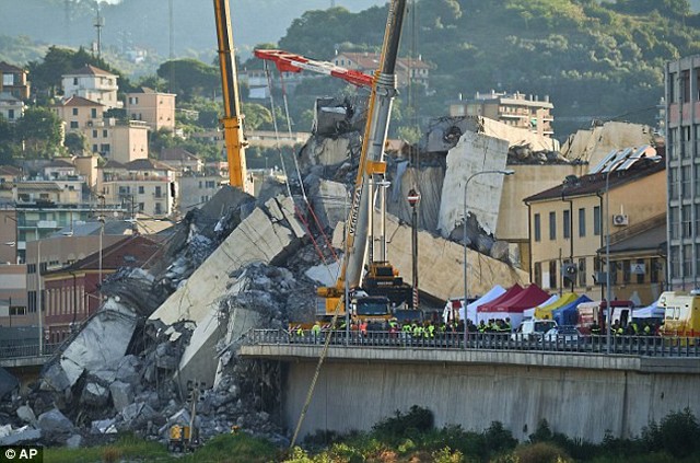 Thoát chết khỏi vụ sập cầu Italy trong gang tấc nhờ... dừng lại đi vệ sinh ảnh 3