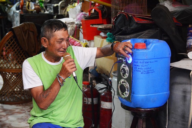 "Phù thủy rác thải" với kho ve chai độc nhất khiến người Sài Gòn giật mình ảnh 8