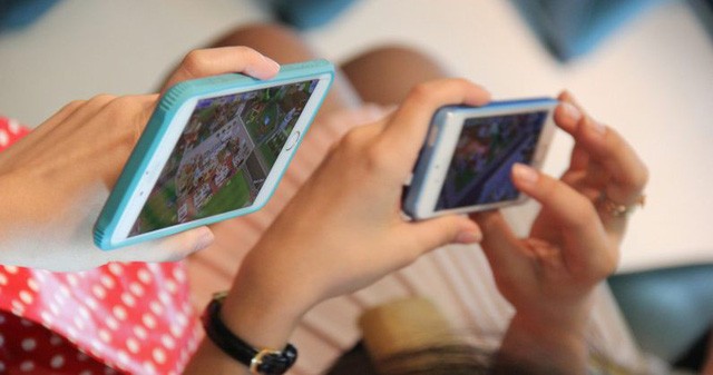Cựu giám đốc biển thủ hơn 90.000 USD tiền công quỹ chỉ để... chơi game trên điện thoại ảnh 1