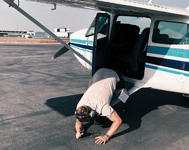 Trào lưu mới chụp ảnh "ngã sấp mặt" của hội "rich kid" trên Instagram ảnh 2