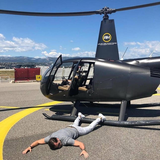 Trào lưu mới chụp ảnh "ngã sấp mặt" của hội "rich kid" trên Instagram ảnh 5