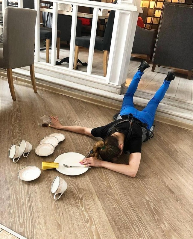 Trào lưu mới chụp ảnh "ngã sấp mặt" của hội "rich kid" trên Instagram ảnh 7
