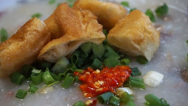 Quán cháo bán giờ "độc" xuyên đêm 45 năm trong hẻm dành cho "cú đêm" Sài Gòn ảnh 7