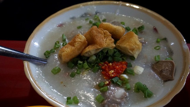 Quán cháo bán giờ "độc" xuyên đêm 45 năm trong hẻm dành cho "cú đêm" Sài Gòn ảnh 5