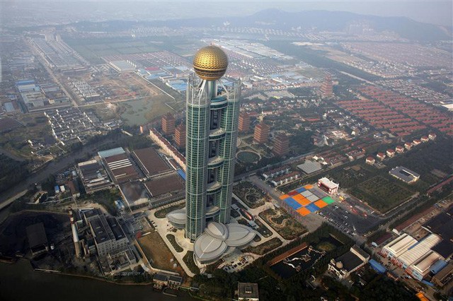 Ngôi làng giàu nhất Trung Quốc chìm trong nợ nần ảnh 3