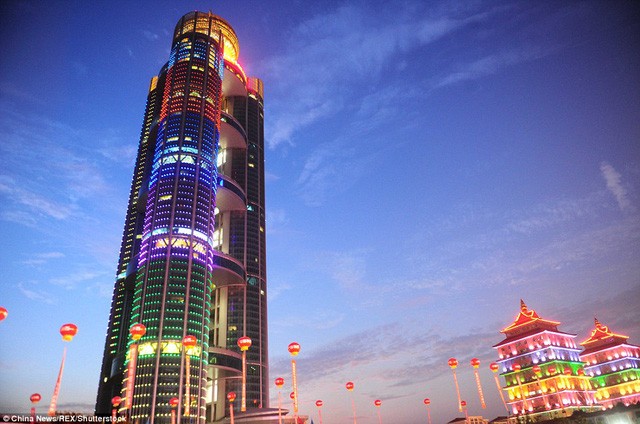 Ngôi làng giàu nhất Trung Quốc chìm trong nợ nần ảnh 4