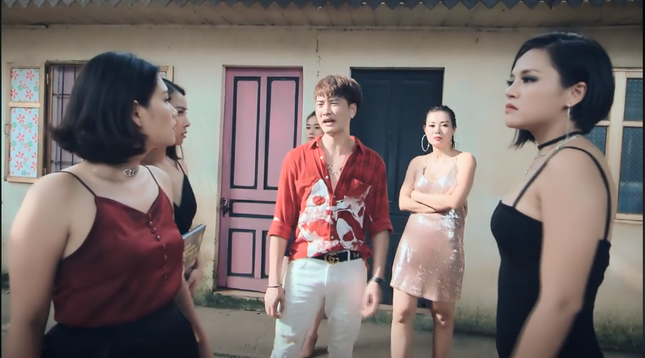 Dân mạng cười lăn khi chị Nguyệt xuất hiện "bá đạo" trong ngoại truyện "Quỳnh búp bê" ảnh 3