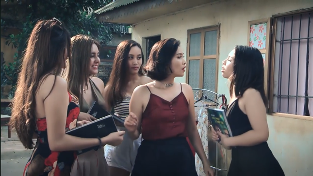 Dân mạng cười lăn khi chị Nguyệt xuất hiện "bá đạo" trong ngoại truyện "Quỳnh búp bê" ảnh 2