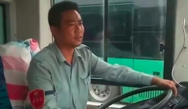 Tài xế xe buýt làm ông mai "se duyên tơ hồng" cho dân FA suốt 10 năm ảnh 1
