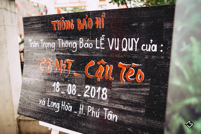 Khi bạn có nguyên một phi đội "lầy lội" thì hình cưới sẽ "chất hết nấc" thế này đây! ảnh 1