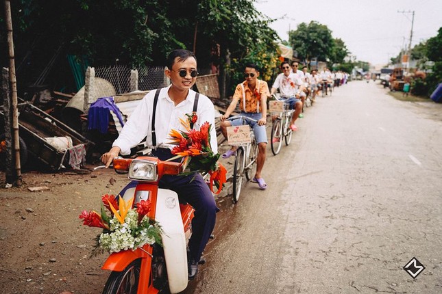 Khi bạn có nguyên một phi đội "lầy lội" thì hình cưới sẽ "chất hết nấc" thế này đây! ảnh 3