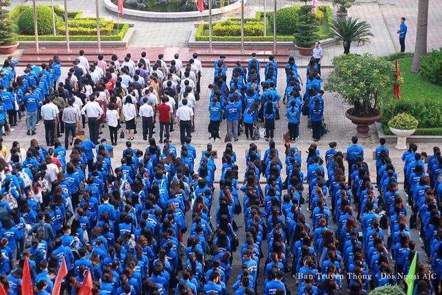 Lễ chào cờ mỗi sáng thứ Hai: Có mấy trường ĐH duy trì được nghi thức này như trường Báo! ảnh 2