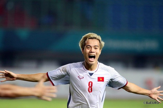 Văn Toàn - cầu thủ vừa đưa Olympic Việt Nam vào bán kết ASIAD là V.I.P chính hiệu đấy! ảnh 1