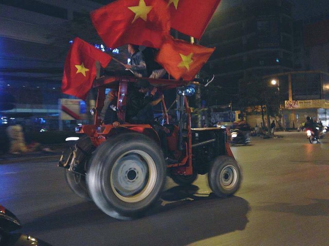 Loạt ảnh hài hước của dân mạng sau chiến thắng lịch sử của đội tuyển Olympic Việt Nam ảnh 2