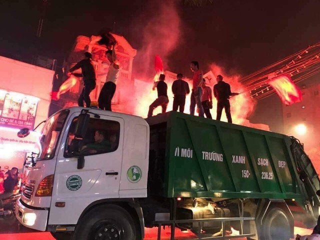 Loạt ảnh hài hước của dân mạng sau chiến thắng lịch sử của đội tuyển Olympic Việt Nam ảnh 3