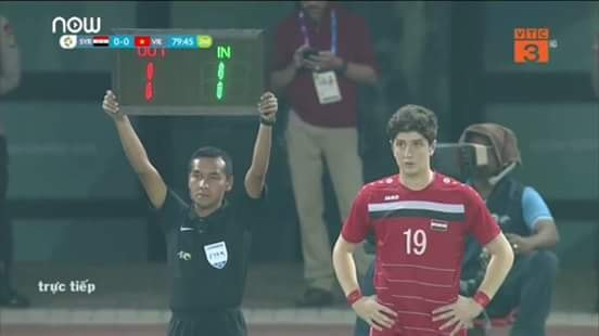 Dân mạng ngỡ ngàng khi thấy "Ngô Kiến Huy" và "Soobin" trên sân Tứ kết ASIAD 2018 ảnh 2