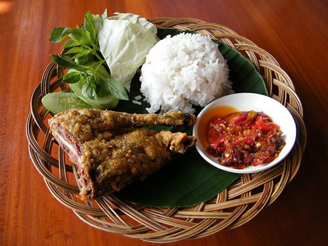 Dành cho CĐV sắp lên đường sang Indonesia: Đừng quên thử những món ăn này! ảnh 2