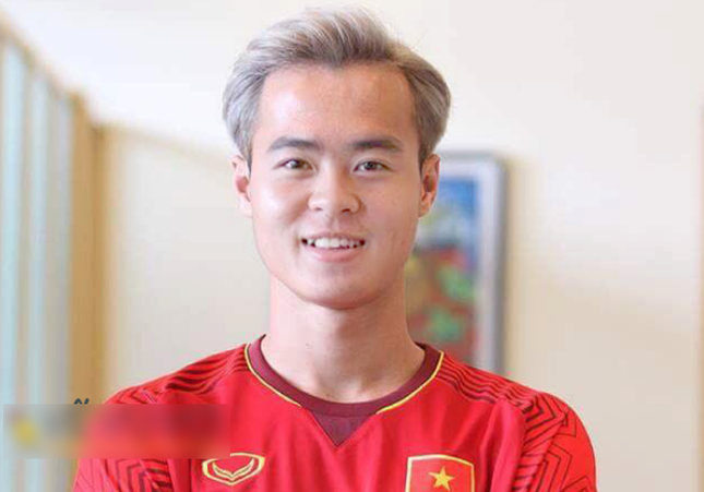 Khi các chàng trai tuyển Việt Nam nhuộm tóc bạch kim giống Văn Toàn, ai đẹp trai hơn? ảnh 9