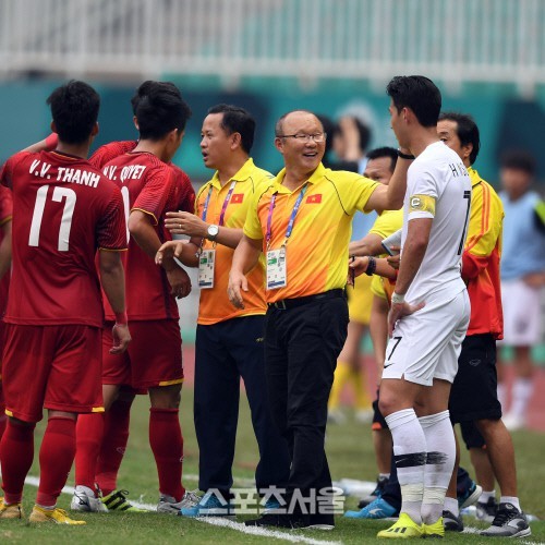 Báo Hàn Quốc: “Olympic Việt Nam đã mê hoặc cả châu Á” ảnh 1