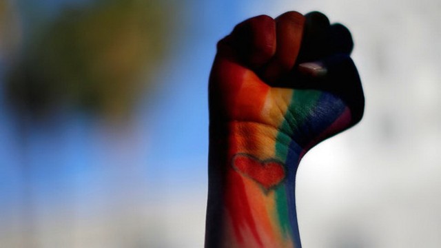 Báo chí Anh cảnh báo xu hướng teen LGBTQ tự làm tổn thương bản thân ảnh 2