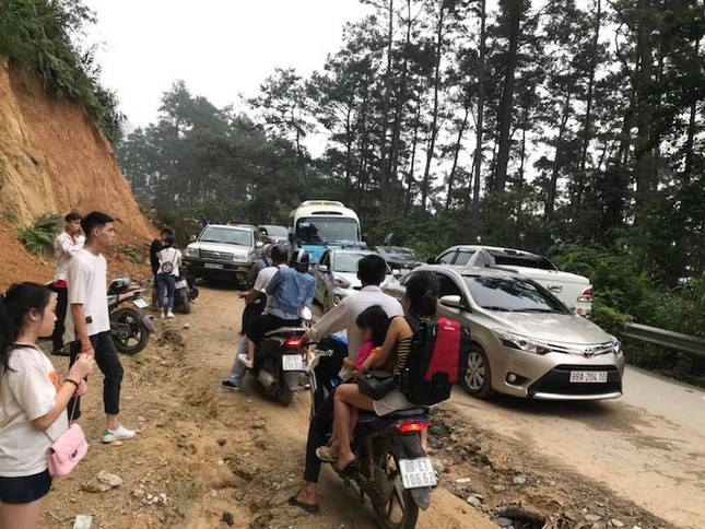 Du khách mệt mỏi vì điểm du lịch Tam Đảo đông đúc quá tải dịp nghỉ lễ Quốc Khánh ảnh 8