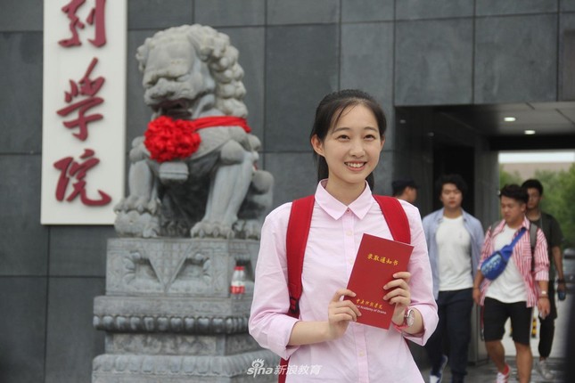 Phát sốt với loạt trai xinh, gái đẹp trong ngày nhập học tại "Lò đào tạo minh tinh Châu Á" ảnh 10