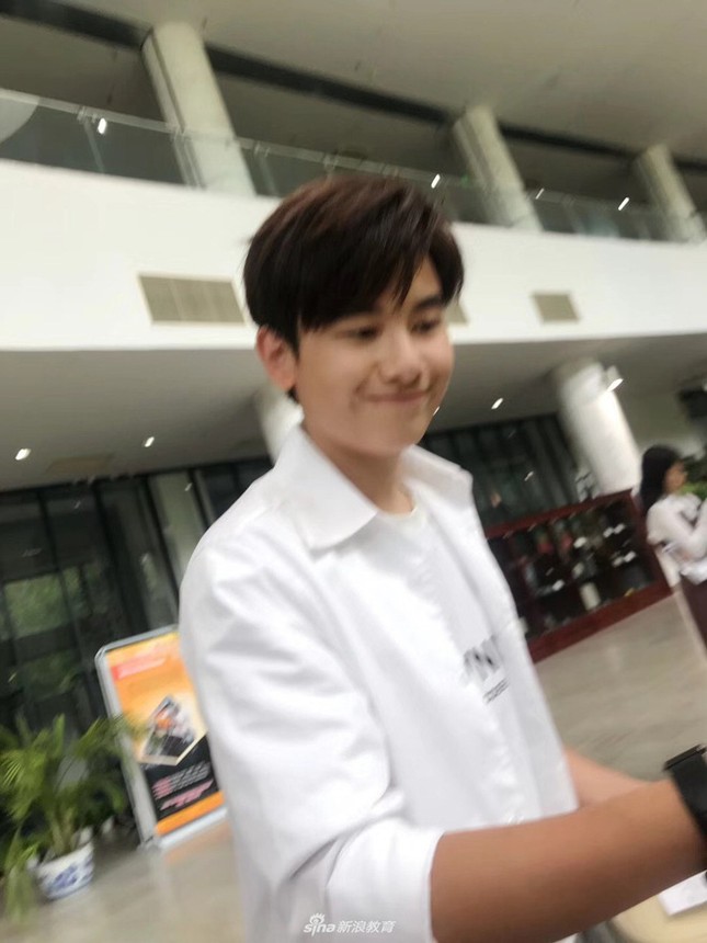Phát sốt với loạt trai xinh, gái đẹp trong ngày nhập học tại "Lò đào tạo minh tinh Châu Á" ảnh 7
