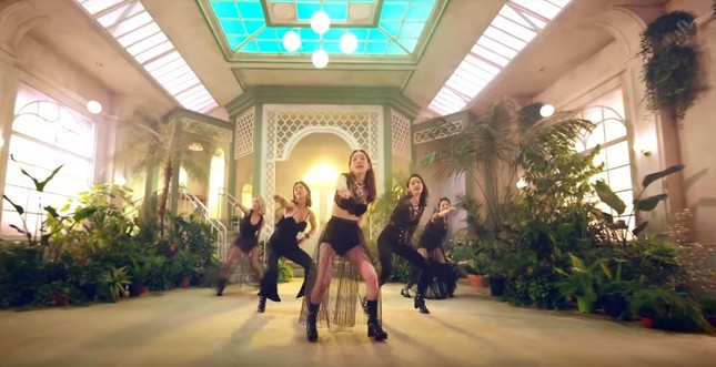 Soi teaser mới của SNSD/Oh!GG, fan nhận ra ngay điểm trùng hợp thú vị ảnh 2