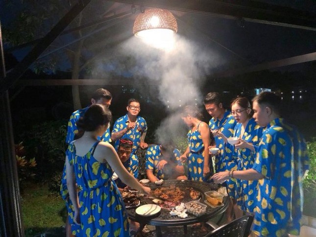 Phản ứng của thủ môn Bùi Tiến Dũng trước tin đồn có bạn gái xinh đẹp và cực nóng bỏng? ảnh 5