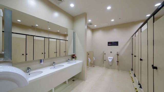 Hóa ra vật dụng quen thuộc này ở sân bay lại là ổ vi khuẩn dễ lây bệnh ảnh 3