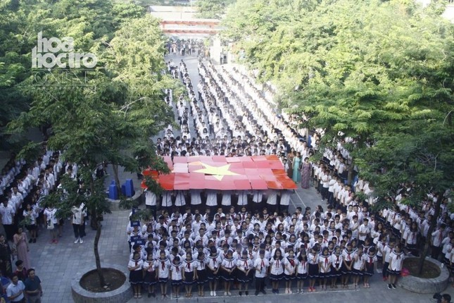 Học sinh trường Lương Thế Vinh nhảy flashmob trong Lễ khai giảng, tưởng nhớ thầy Văn Như Cương ảnh 3