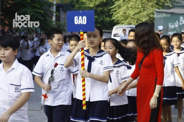 Học sinh trường Lương Thế Vinh nhảy flashmob trong Lễ khai giảng, tưởng nhớ thầy Văn Như Cương ảnh 2