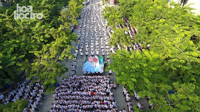 Học sinh trường Lương Thế Vinh nhảy flashmob trong Lễ khai giảng, tưởng nhớ thầy Văn Như Cương ảnh 5