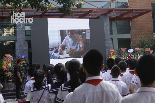Học sinh trường Lương Thế Vinh nhảy flashmob trong Lễ khai giảng, tưởng nhớ thầy Văn Như Cương ảnh 8