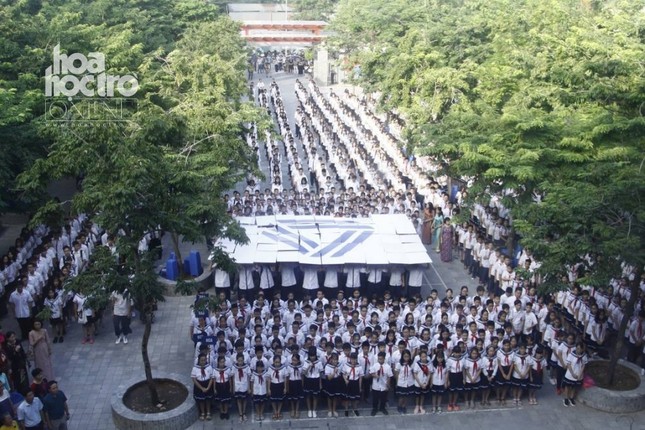 Học sinh trường Lương Thế Vinh nhảy flashmob trong Lễ khai giảng, tưởng nhớ thầy Văn Như Cương ảnh 4
