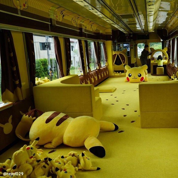 Giới trẻ Nhật Bản thích thú với tàu Pikachu "cho một vé về tuổi thơ" ảnh 2
